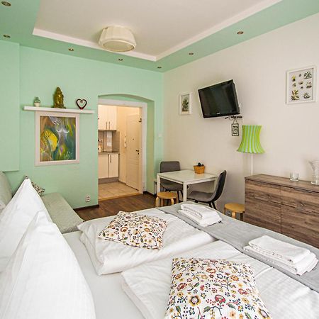 Ruterra Apartment Cimburkova Прага Экстерьер фото