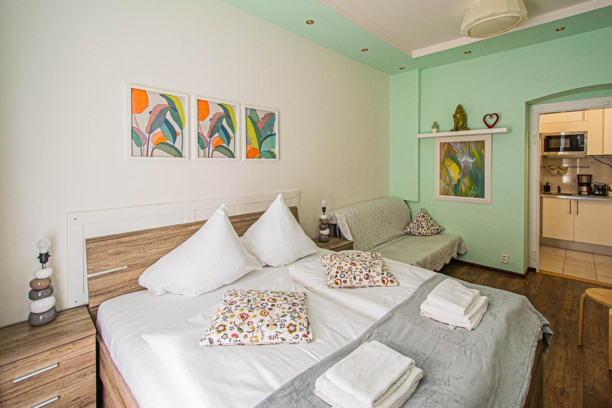 Ruterra Apartment Cimburkova Прага Экстерьер фото
