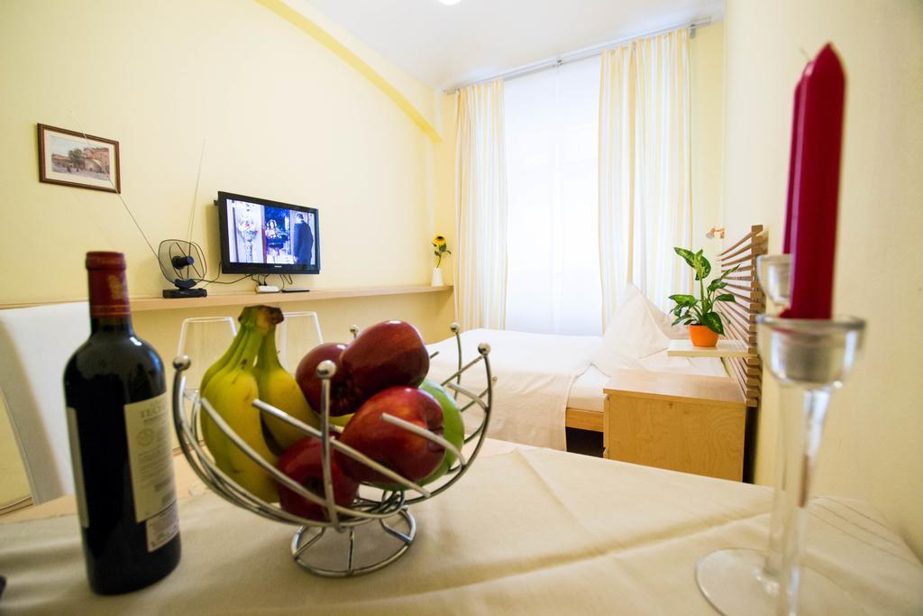 Ruterra Apartment Cimburkova Прага Экстерьер фото